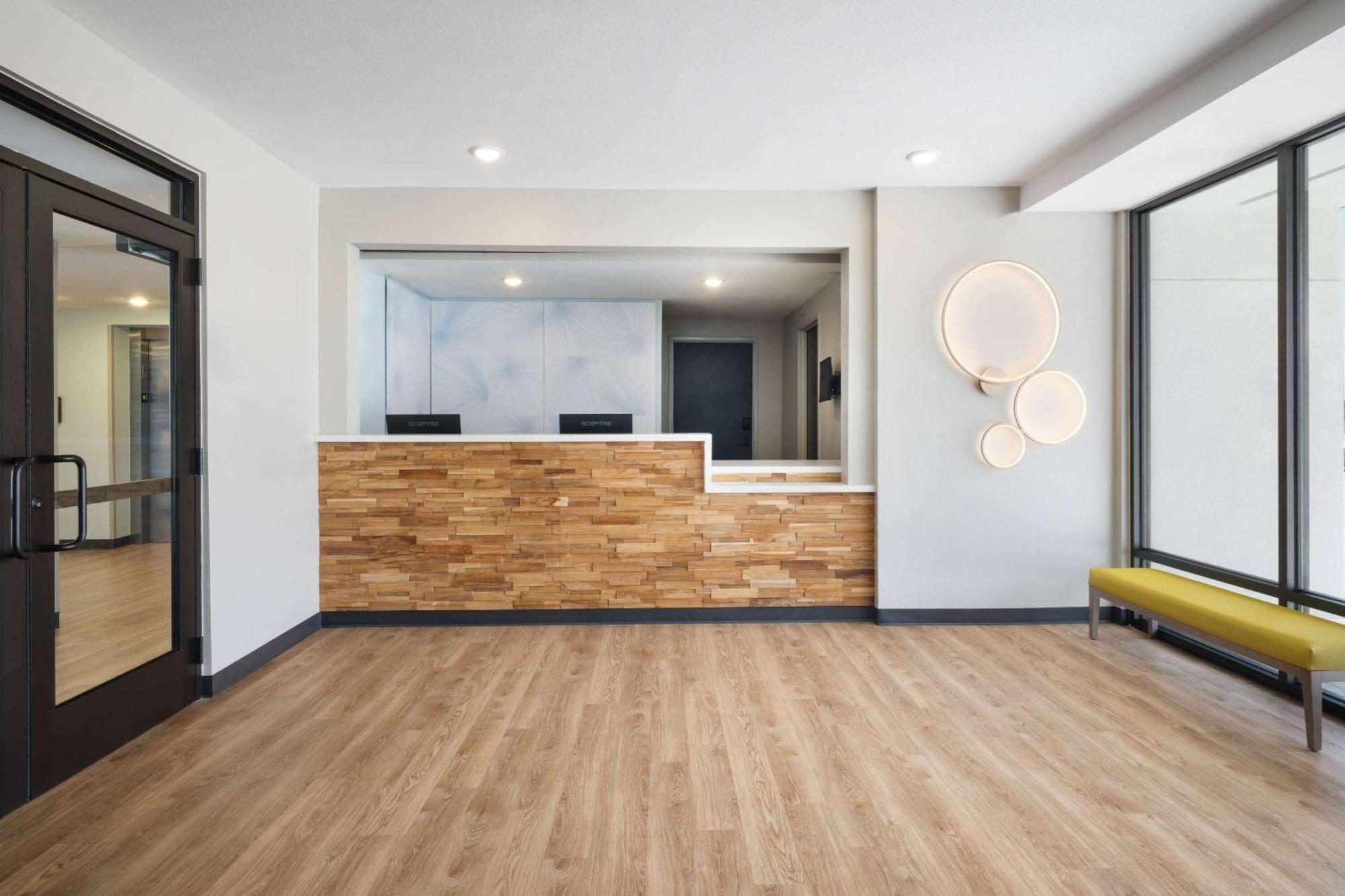 Echo Extended By Wyndham Richmond West Hotel