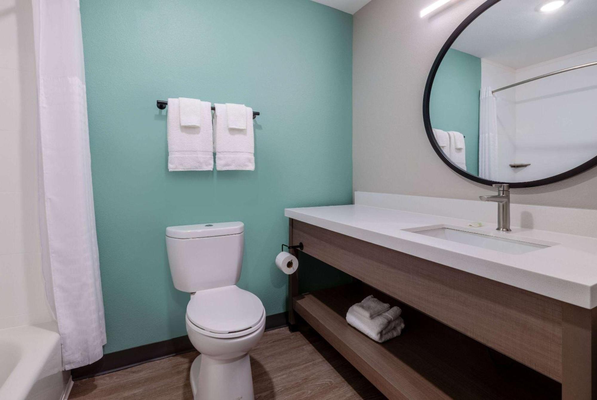 Echo Extended By Wyndham Richmond West Hotel