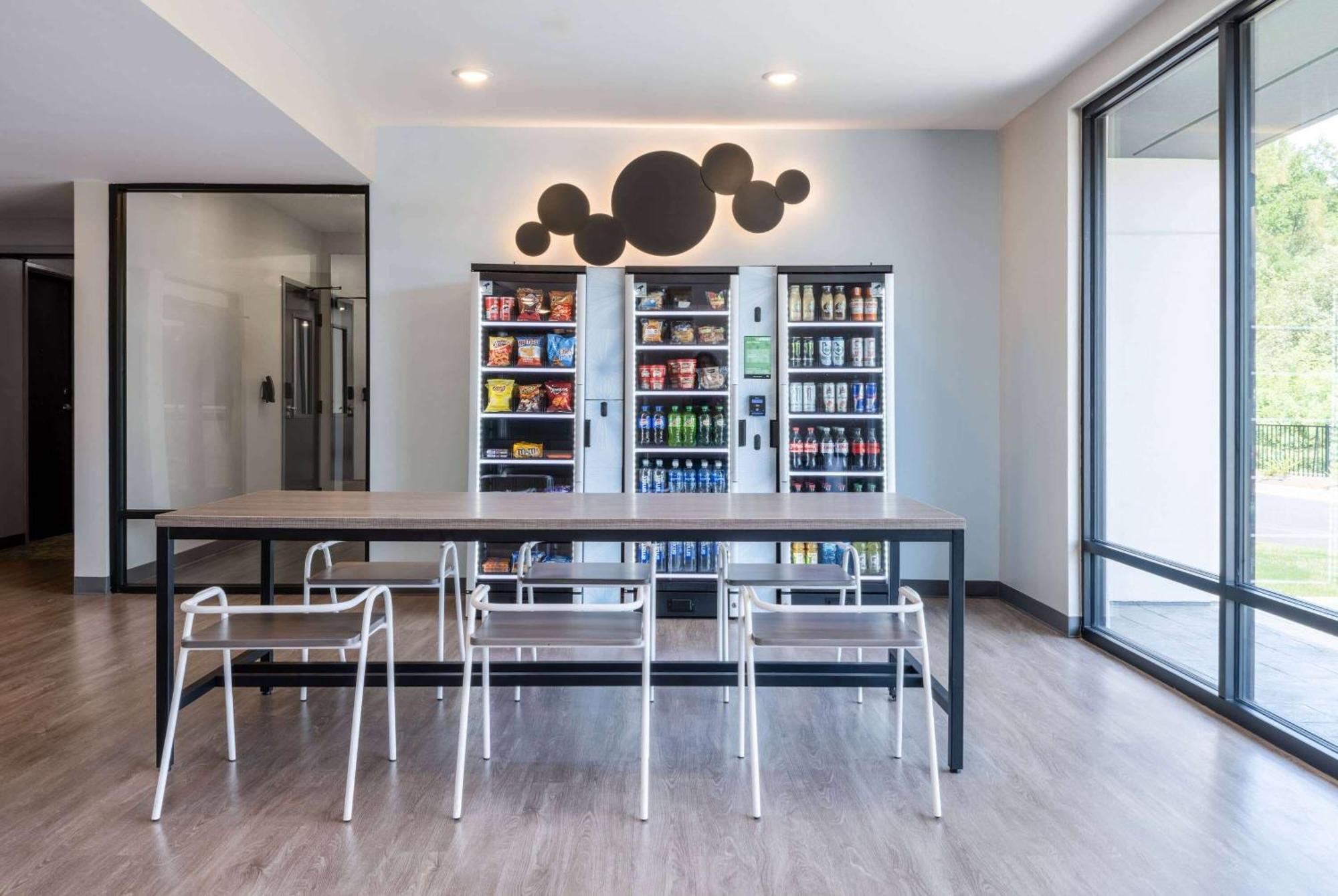 Echo Extended By Wyndham Richmond West Hotel *